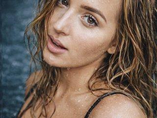 Webcam Snapshot for CurvyAssGiGi_xx