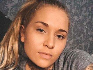 Webcam Snapshot for GreenEyesBlondeyUK