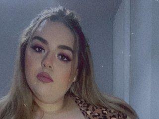 Webcam Snapshot for CurvyDollieMae