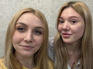 Webcam Snapshot for AuroraAndBumle