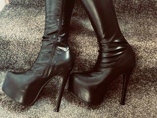 Webcam Snapshot for KinkyKimi69