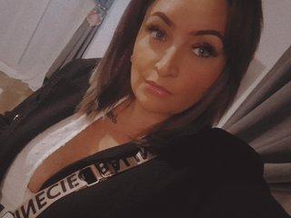 Webcam Snapshot for CurvyBrunetteCrushX