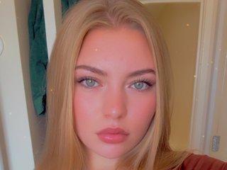 Webcam Snapshot for Ellie19Xo