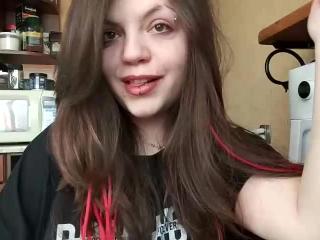 Webcam Snapshot for https://fans.ly/r/AliceLis