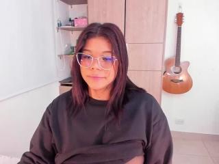 Webcam Snapshot for Ashleyy18__